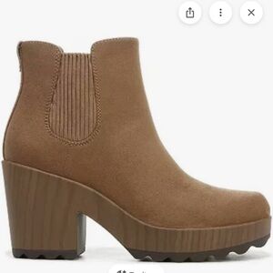 New in Box Dr. Scholl Walkaway Comfort Chelsea Boot